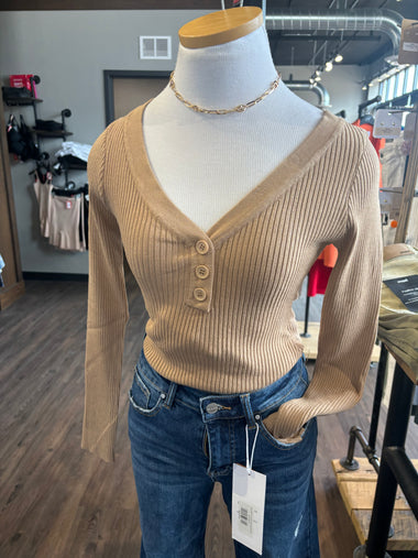 Lili Sidonio beige knitted button bodysuit